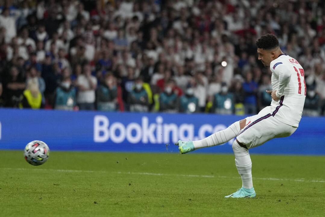 Europos futbolo sostą užėmė italai!