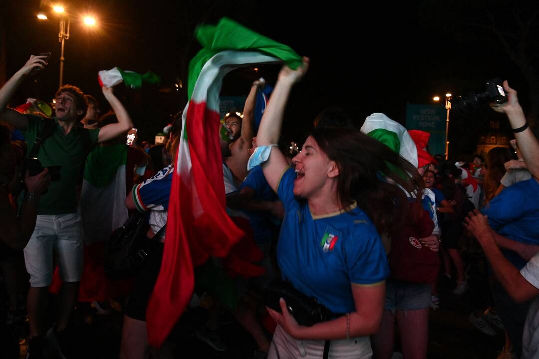 Europos futbolo sostą užėmė italai!