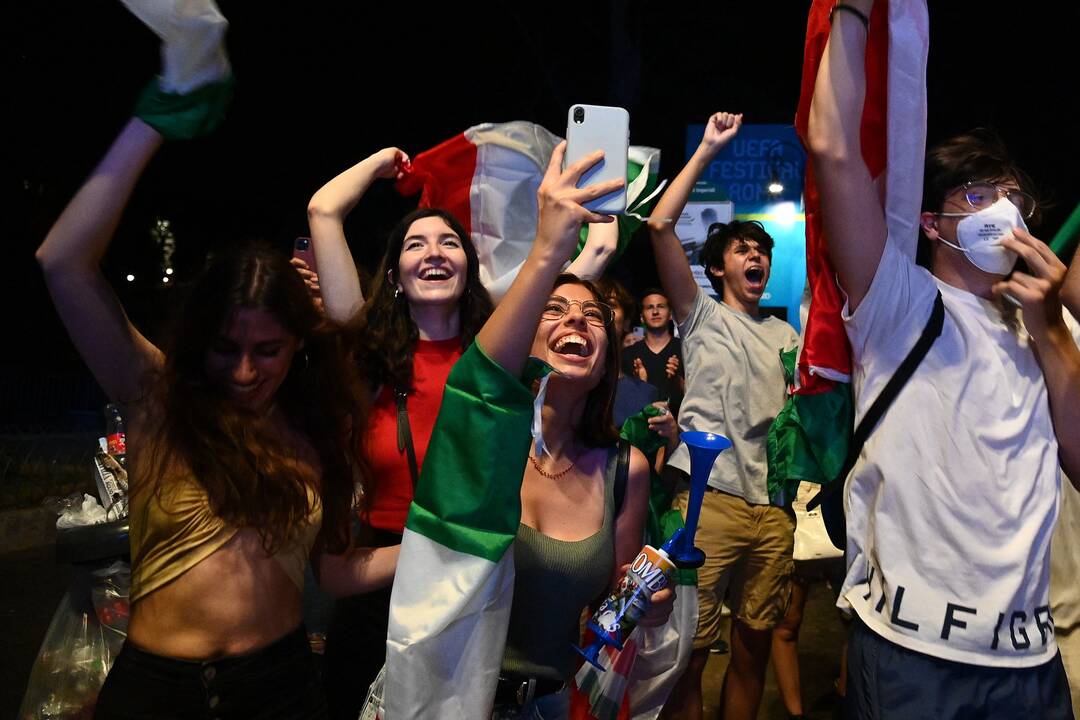 Europos futbolo sostą užėmė italai!