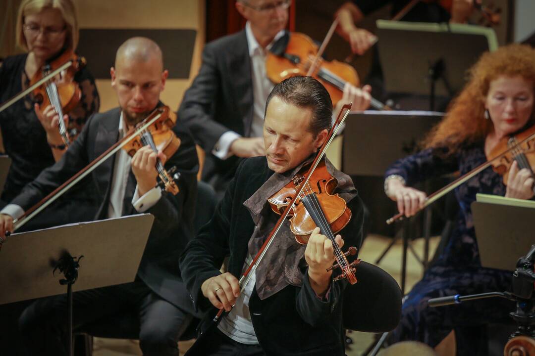Klaipėdos koncertų salės sezoną užbaigs maestro R. Šumila ir du orkestrai.