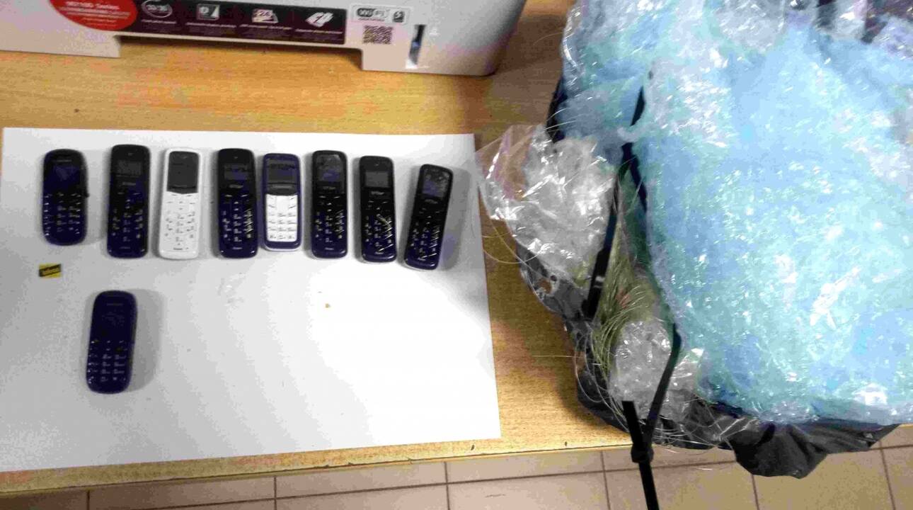 Nuteistiesiems bandyta perduoti devynis telefonus