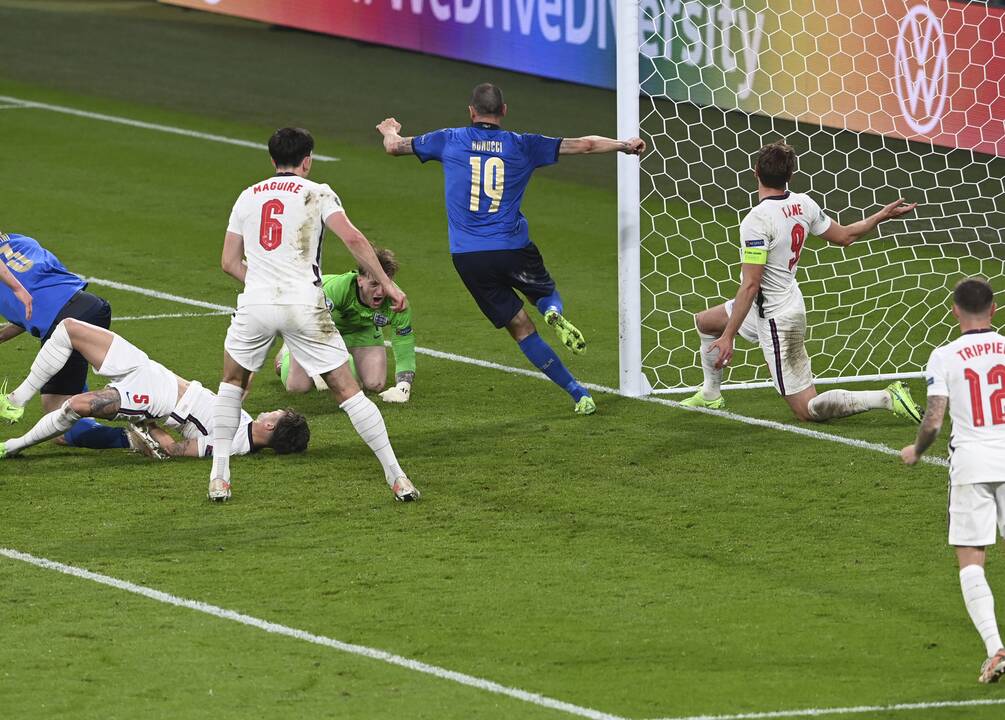 Europos futbolo sostą užėmė italai!