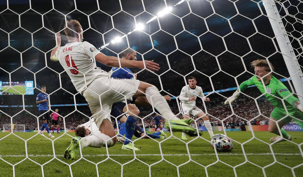 Europos futbolo sostą užėmė italai!
