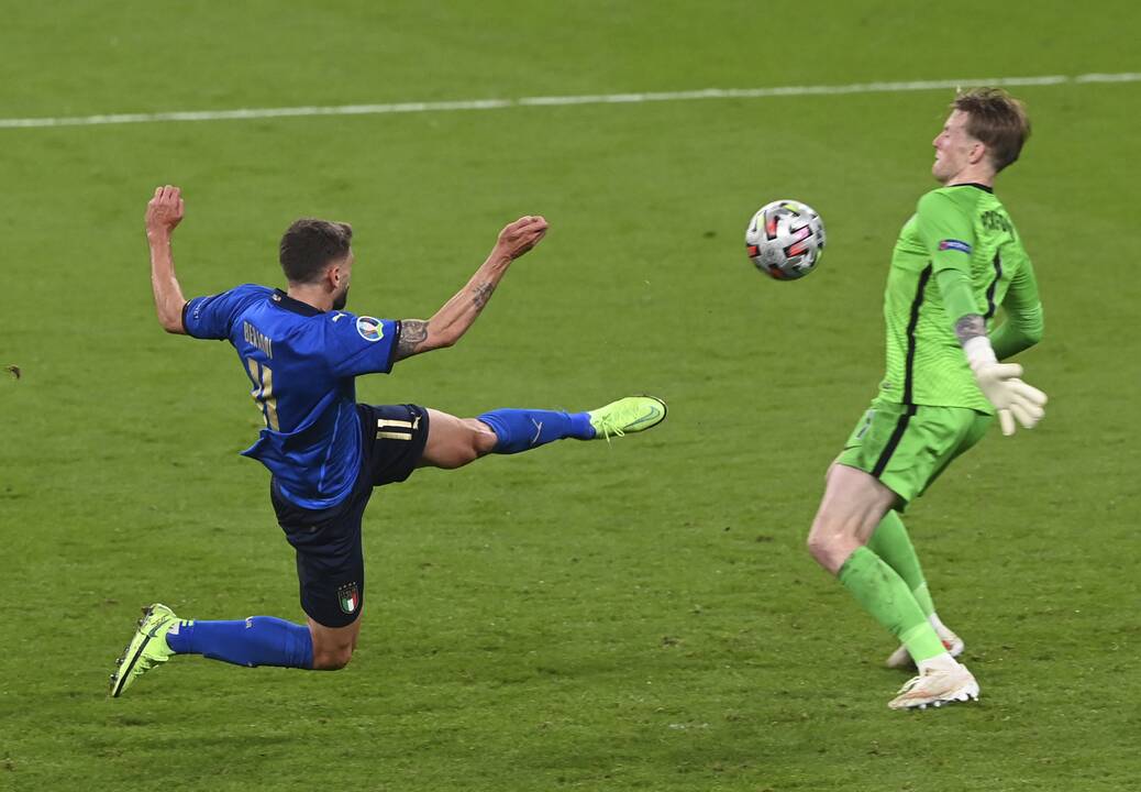 Europos futbolo sostą užėmė italai!
