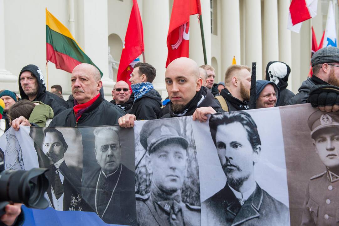 Keli šimtai žmonių žygiavo tautininkų eitynėse Vilniuje