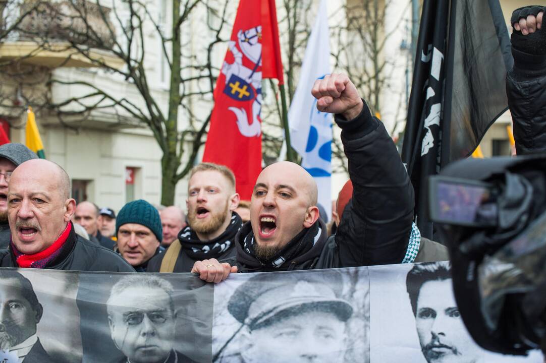 Keli šimtai žmonių žygiavo tautininkų eitynėse Vilniuje