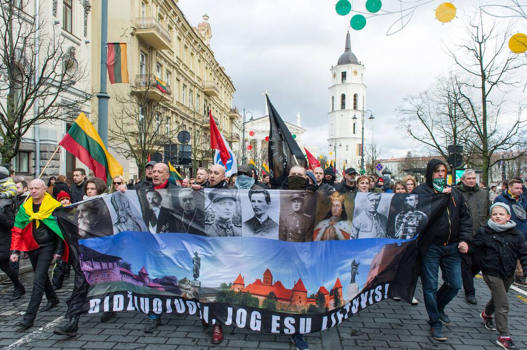 Keli šimtai žmonių žygiavo tautininkų eitynėse Vilniuje