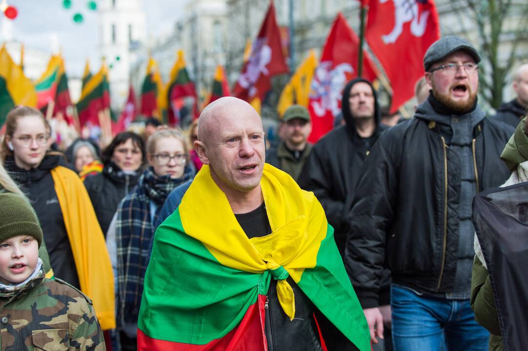 Keli šimtai žmonių žygiavo tautininkų eitynėse Vilniuje