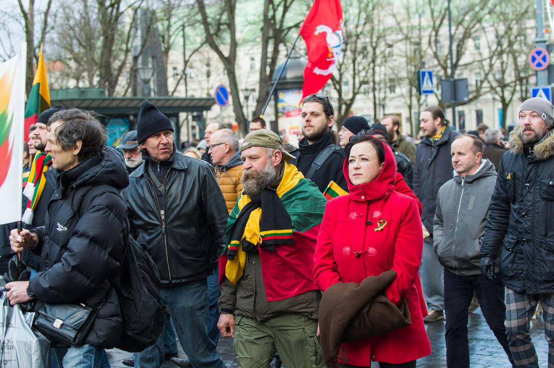 Keli šimtai žmonių žygiavo tautininkų eitynėse Vilniuje