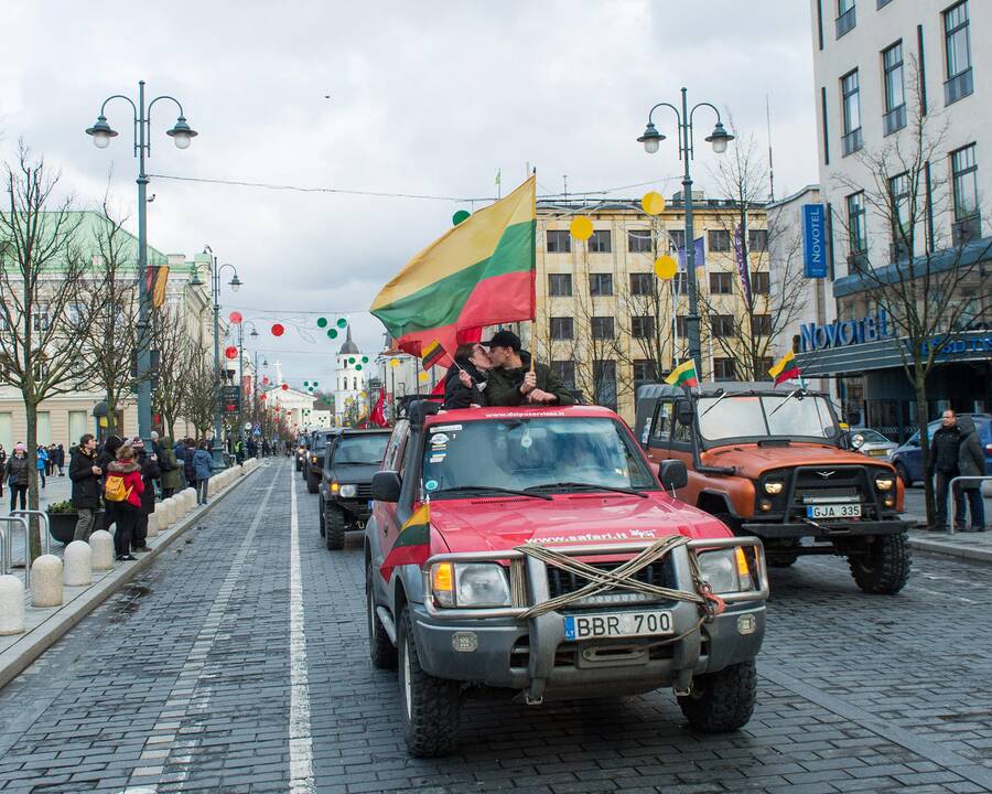 Keli šimtai žmonių žygiavo tautininkų eitynėse Vilniuje