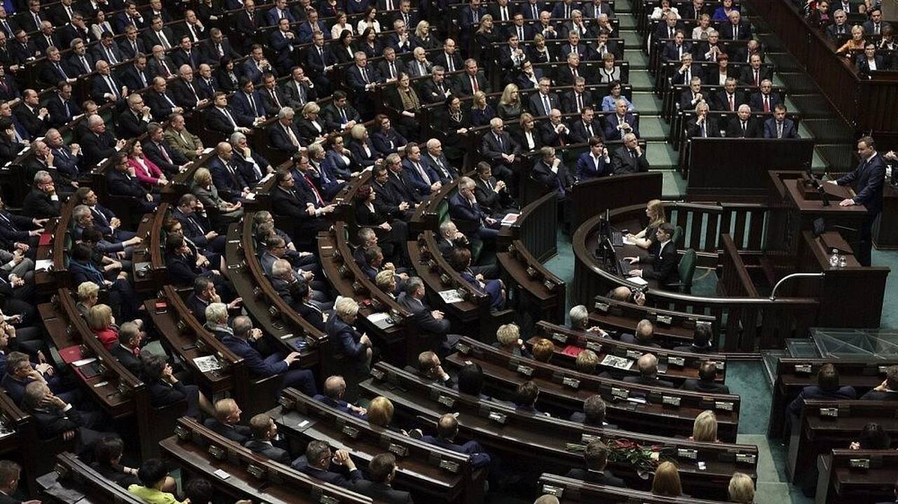 Lenkijoje leis atimti komunistinio režimo kariškių laipsnius