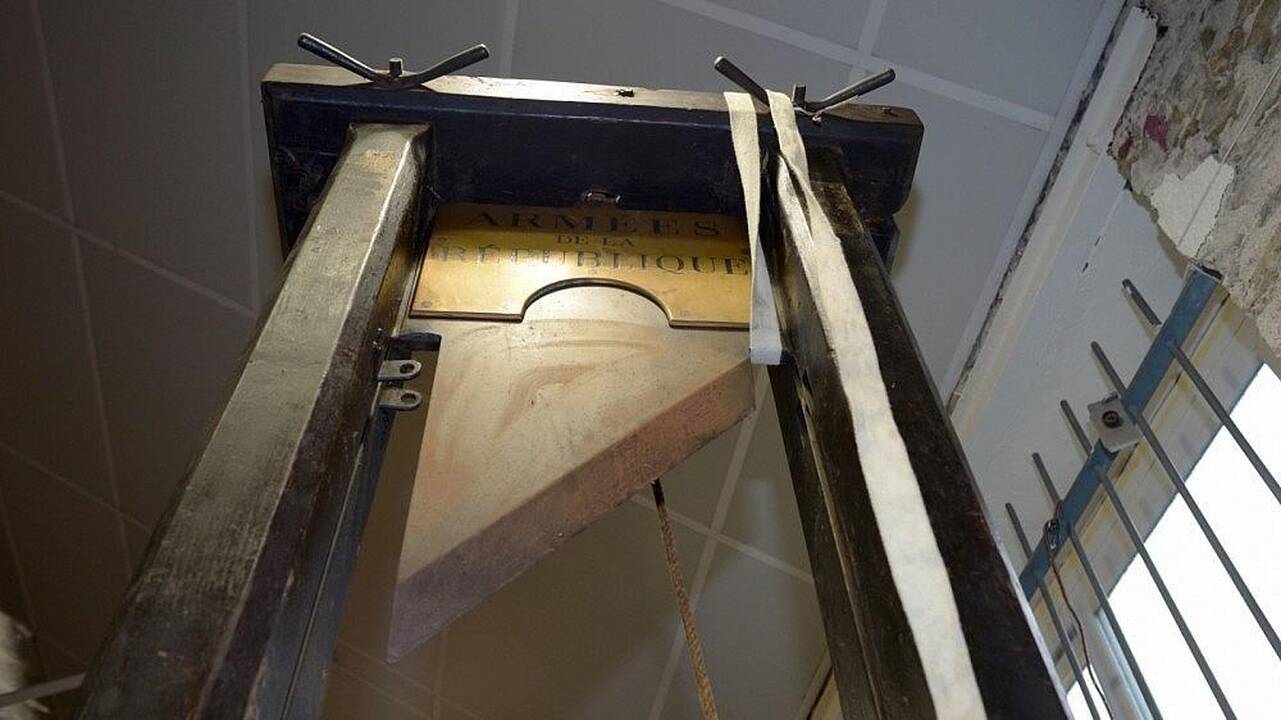 Ar giljotina nužudytas žmogus tikrai nieko nepajausdavo?