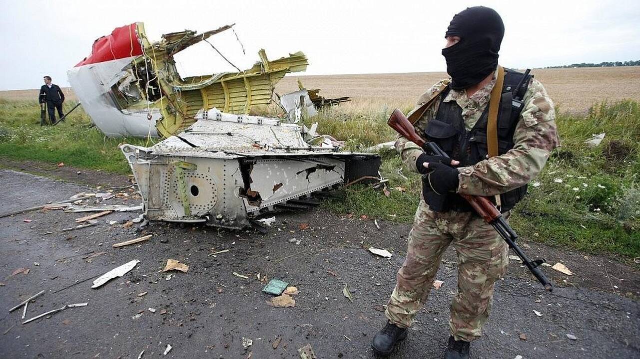 Nyderlandai svarsto paduoti Rusiją į teismą dėl lėktuvo MH17 numušimo