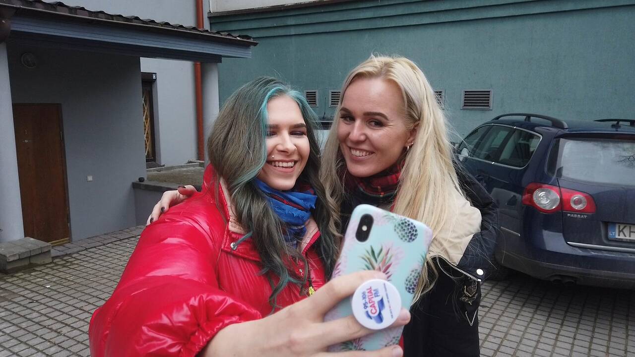Simona Jančaitytė (kairėje)