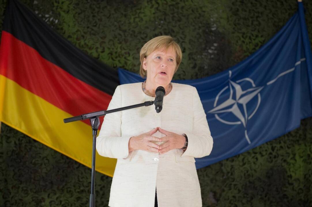 Angela Merkel (viduryje) ir Dalia Grybauskaitė (dešinėje)