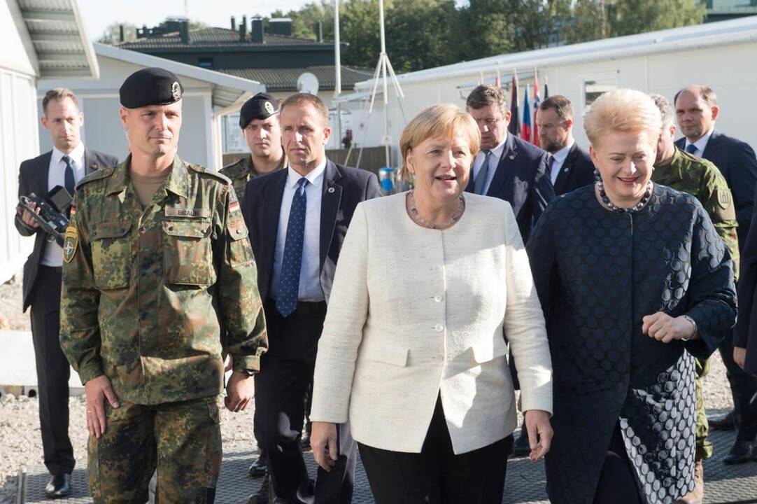 Angela Merkel (viduryje) ir Dalia Grybauskaitė (dešinėje)