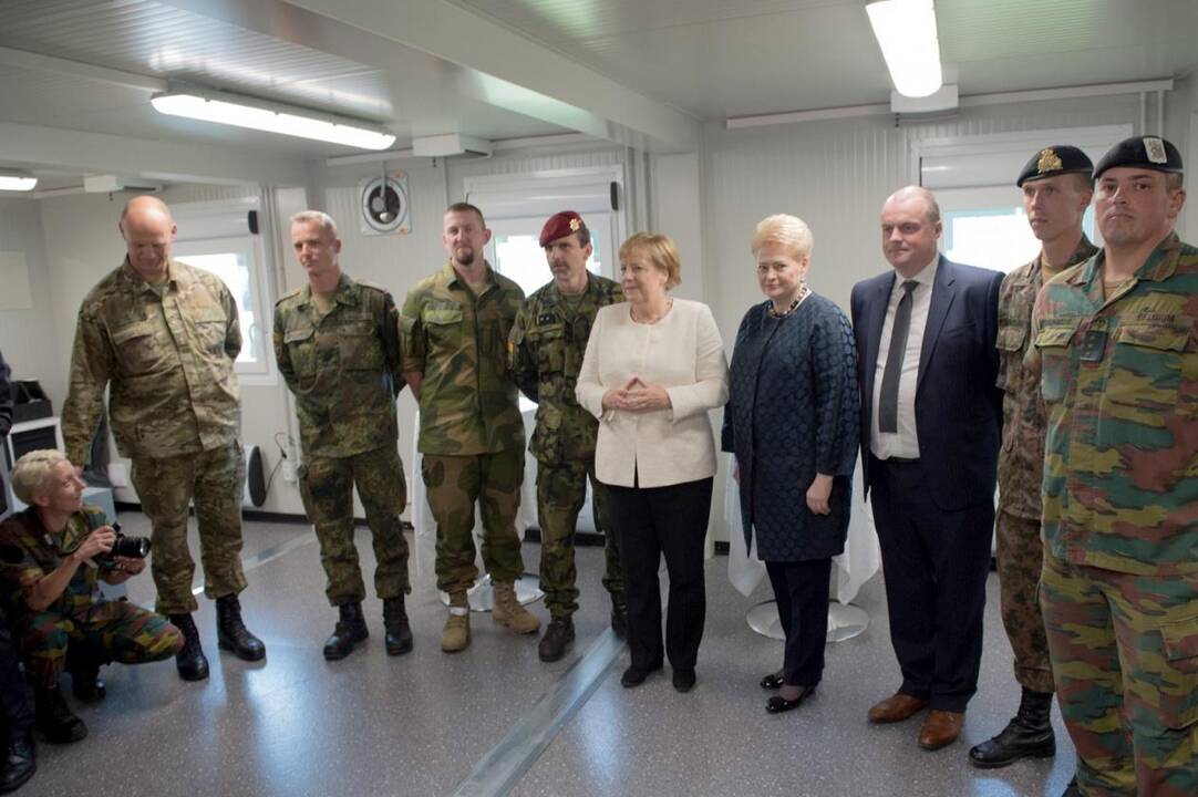 Angela Merkel (viduryje) ir Dalia Grybauskaitė (dešinėje)