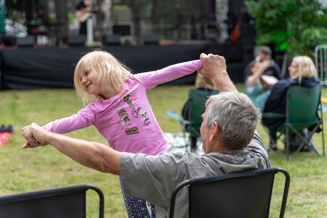 XX-asis dainuojamosios poezijos festivalis „Akacijų alėja“ 