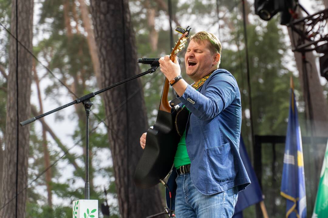 XX-asis dainuojamosios poezijos festivalis „Akacijų alėja“ 