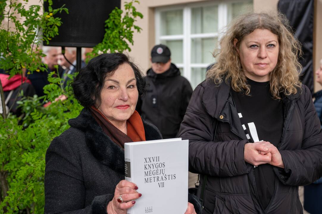 Prie V. Staniulio knygyno atidengta atminimo lenta