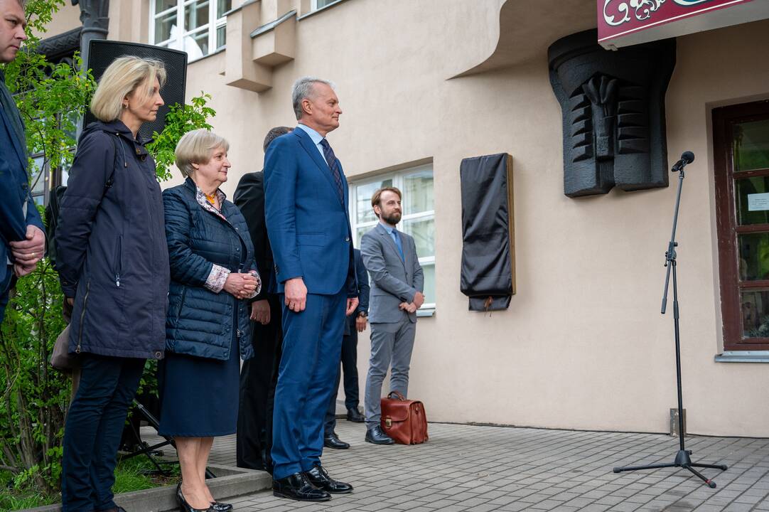 Prie V. Staniulio knygyno atidengta atminimo lenta