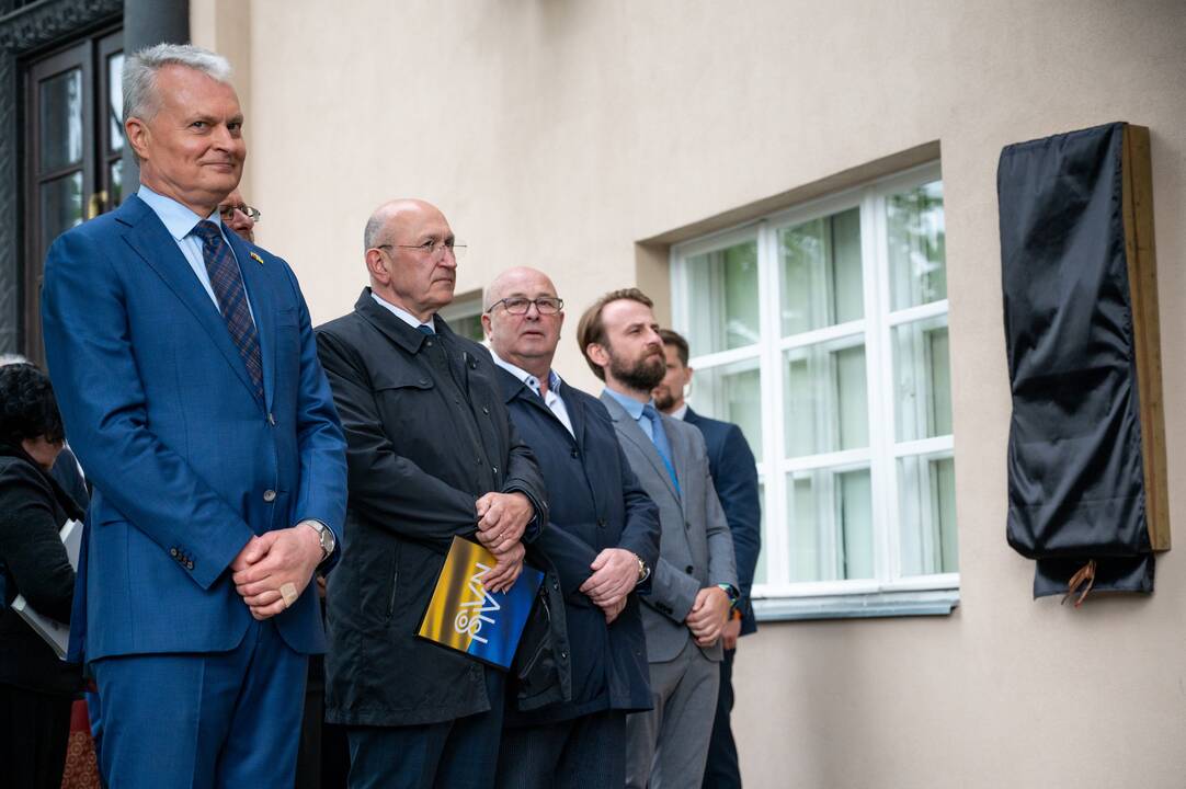 Prie V. Staniulio knygyno atidengta atminimo lenta