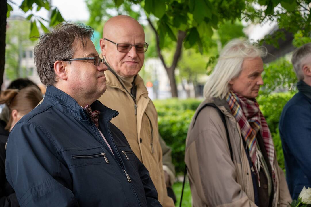 Prie V. Staniulio knygyno atidengta atminimo lenta