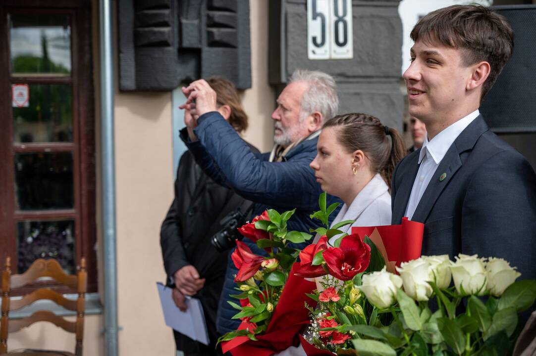 Prie V. Staniulio knygyno atidengta atminimo lenta