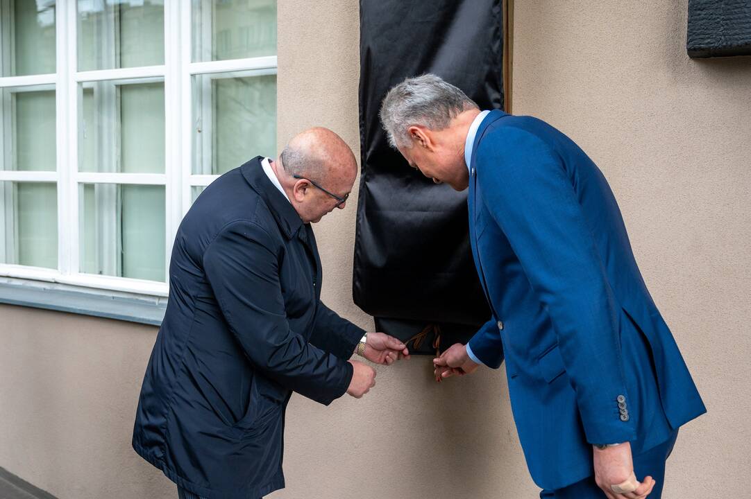 Prie V. Staniulio knygyno atidengta atminimo lenta
