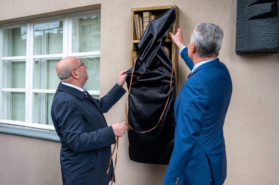 Prie V. Staniulio knygyno atidengta atminimo lenta