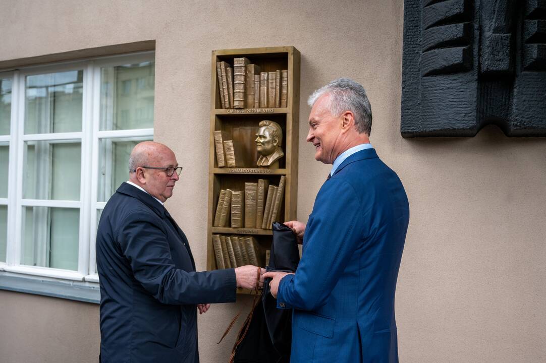 Prie V. Staniulio knygyno atidengta atminimo lenta