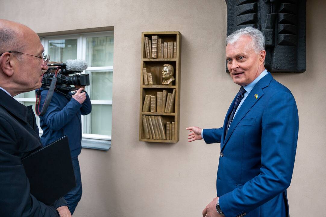 Prie V. Staniulio knygyno atidengta atminimo lenta
