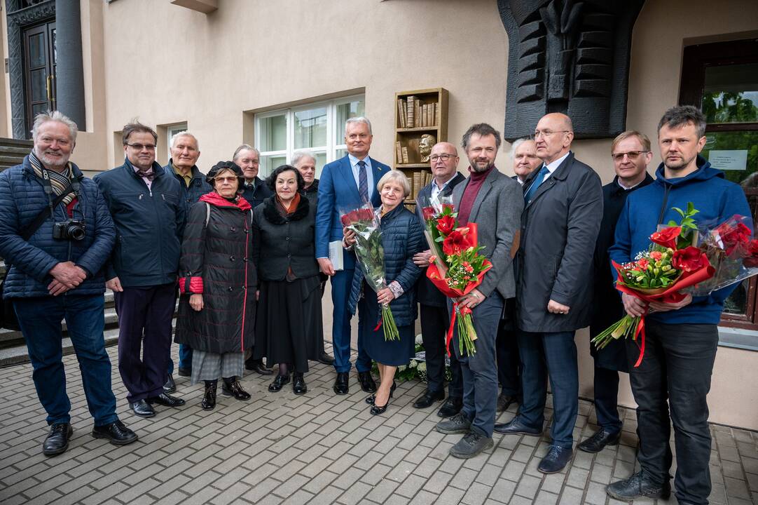 Prie V. Staniulio knygyno atidengta atminimo lenta
