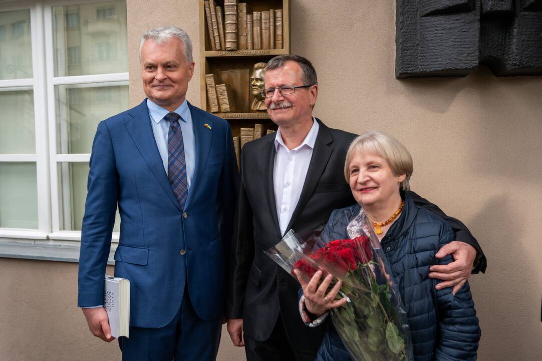 Prie V. Staniulio knygyno atidengta atminimo lenta