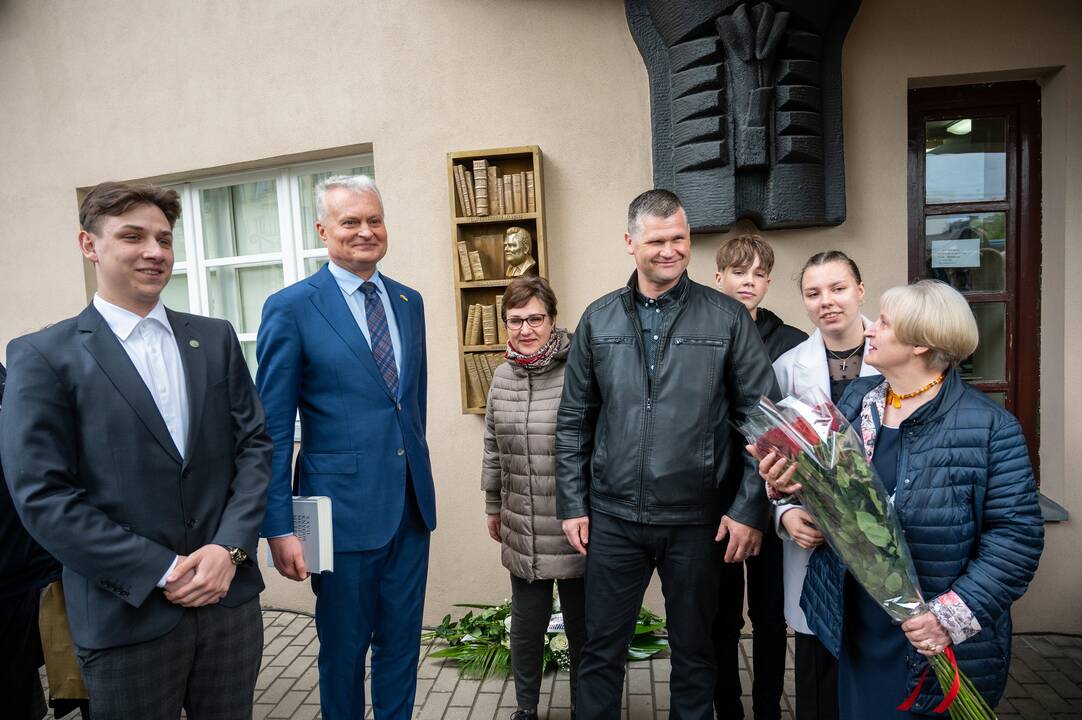 Prie V. Staniulio knygyno atidengta atminimo lenta