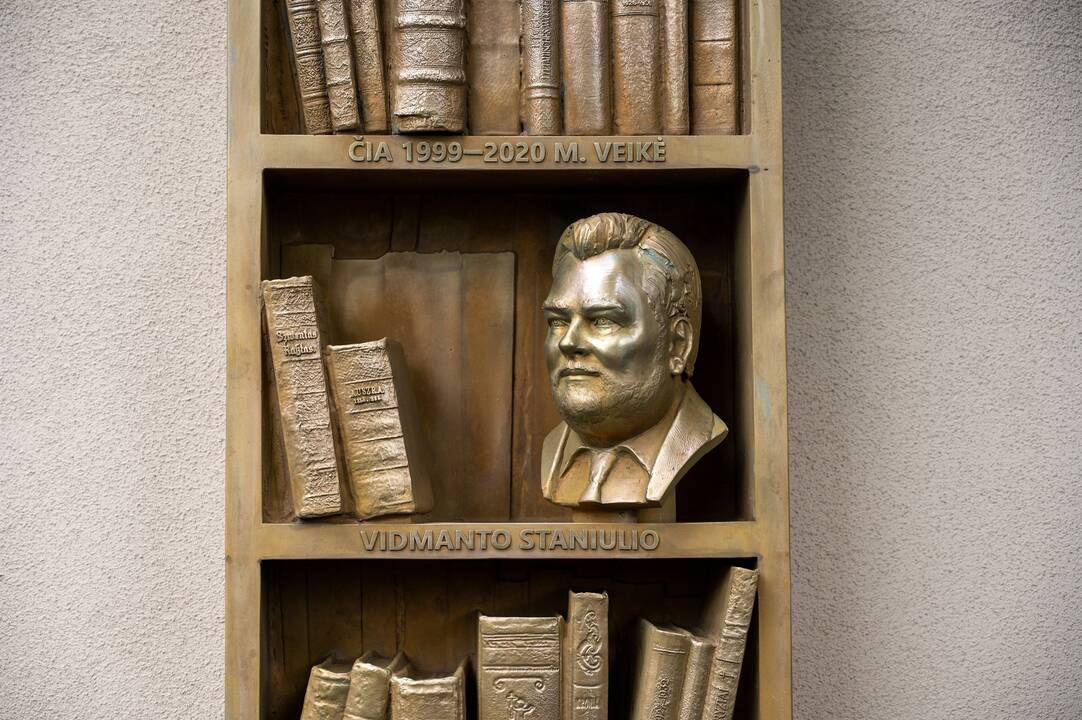 Prie V. Staniulio knygyno atidengta atminimo lenta