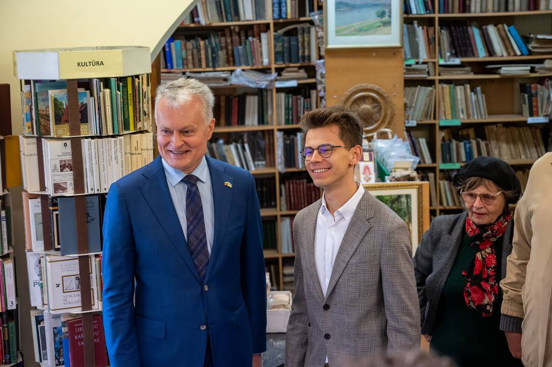 Prie V. Staniulio knygyno atidengta atminimo lenta