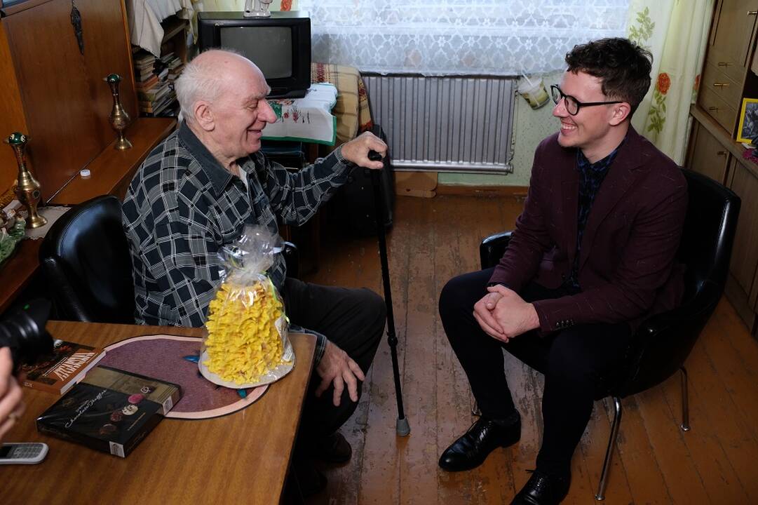 Buvęs Kauno valstybinio muzikinio teatro artistąs ir Martynas Levickis (dešinėje)