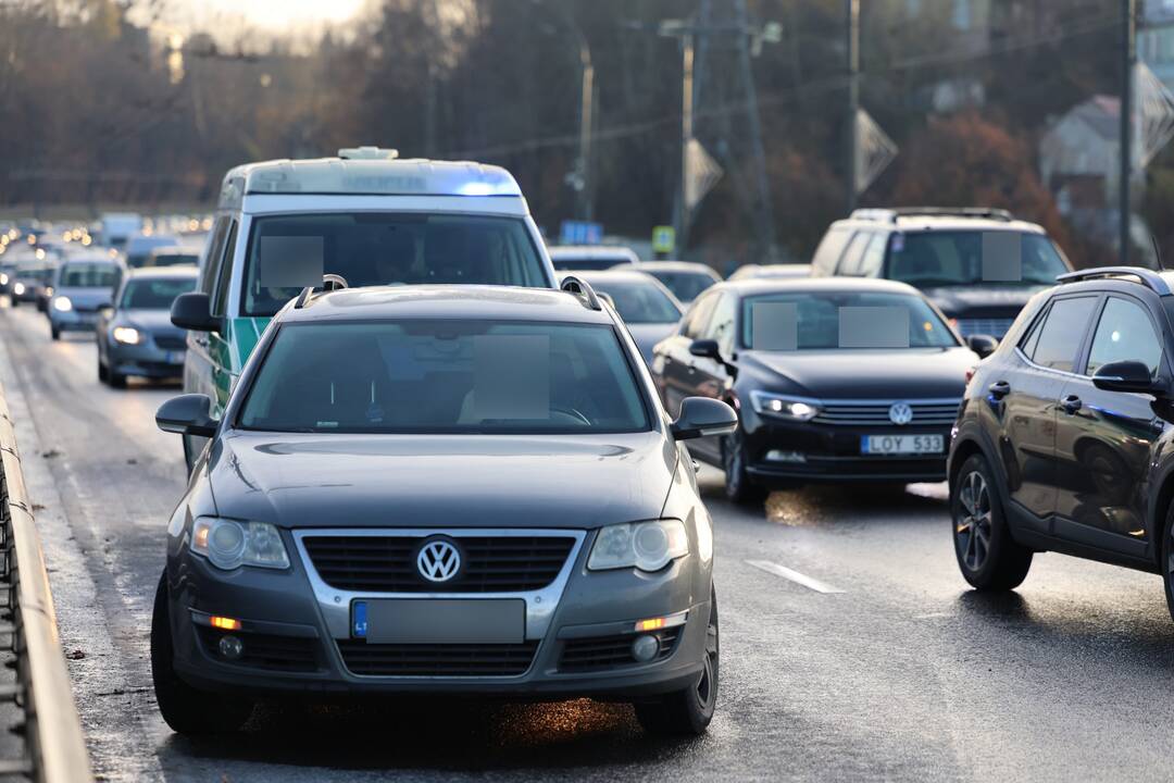 Kaune – automobilių avarijos ir spūstys