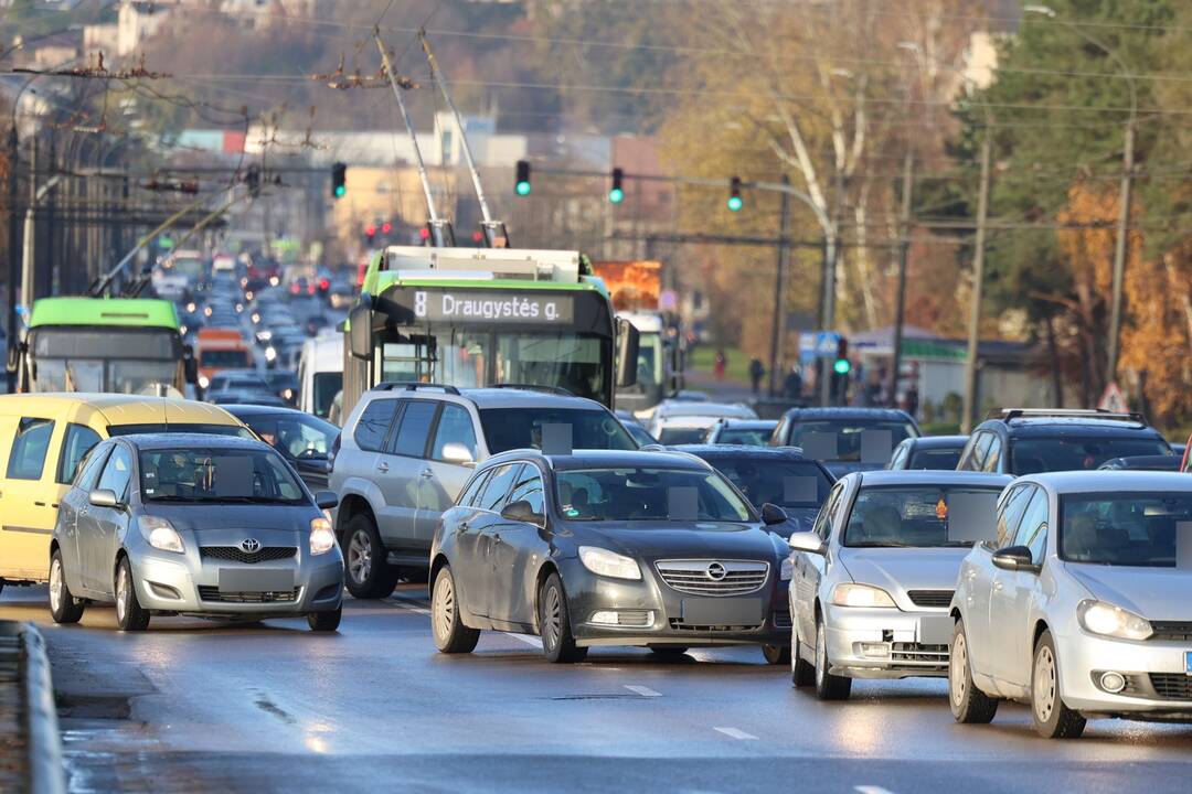 Kaune – automobilių avarijos ir spūstys