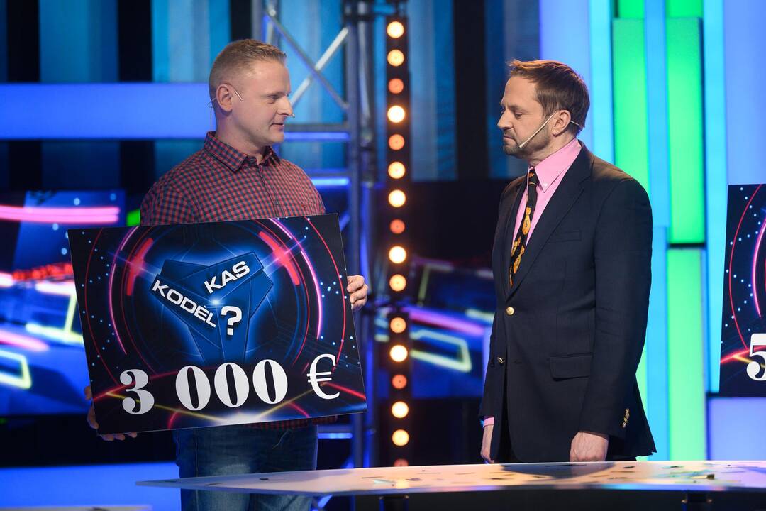 Viktorinos vedėjas Darius Jurgelevičius ir Saulius Štulas (dešinėje)