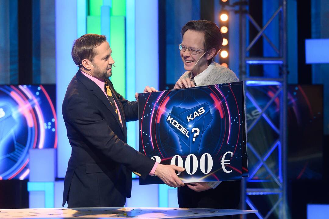 Viktorinos vedėjas Darius Jurgelevičius ir Saulius Štulas (dešinėje)