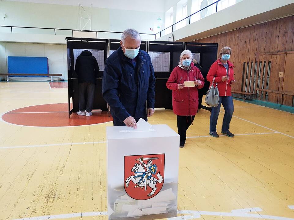 Neišsijudina: rinkėjų parašai dėl pritarimo, kad politinės kampanijos dalyviai galėtų dalyvauti savivaldybių rinkimuose, kol kas bent jau elektroniniu būdu renkami be didelio entuziazmo.