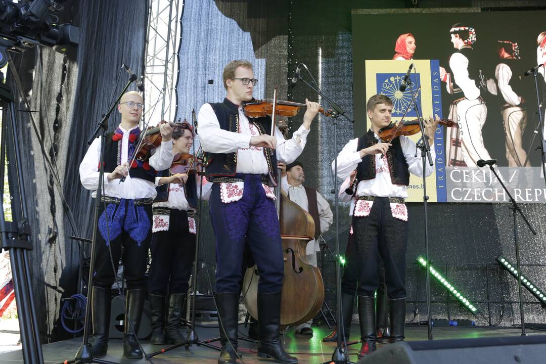 „Lauksnos“: paveldo šviesuliai sušildė Klaipėdą