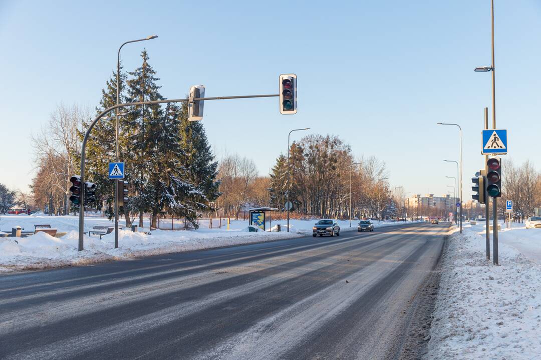 Patogiau: S. Žukausko ir P. Lukšio gatvių sankryžoje posūkiui į dešinę įrengta atskira eismo juosta.