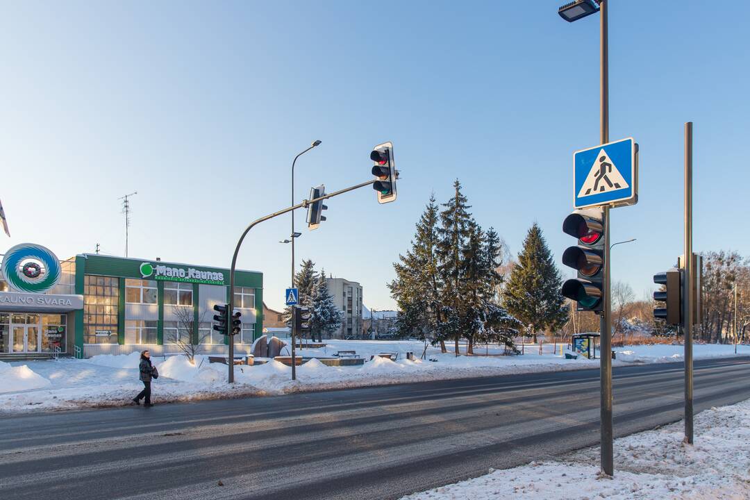 Patogiau: S. Žukausko ir P. Lukšio gatvių sankryžoje posūkiui į dešinę įrengta atskira eismo juosta.