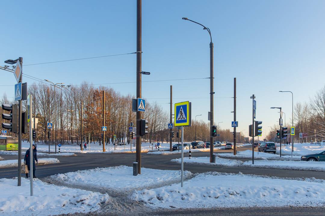 Patogiau: S. Žukausko ir P. Lukšio gatvių sankryžoje posūkiui į dešinę įrengta atskira eismo juosta.