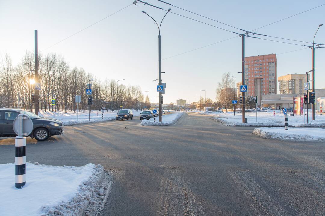 Patogiau: S. Žukausko ir P. Lukšio gatvių sankryžoje posūkiui į dešinę įrengta atskira eismo juosta.