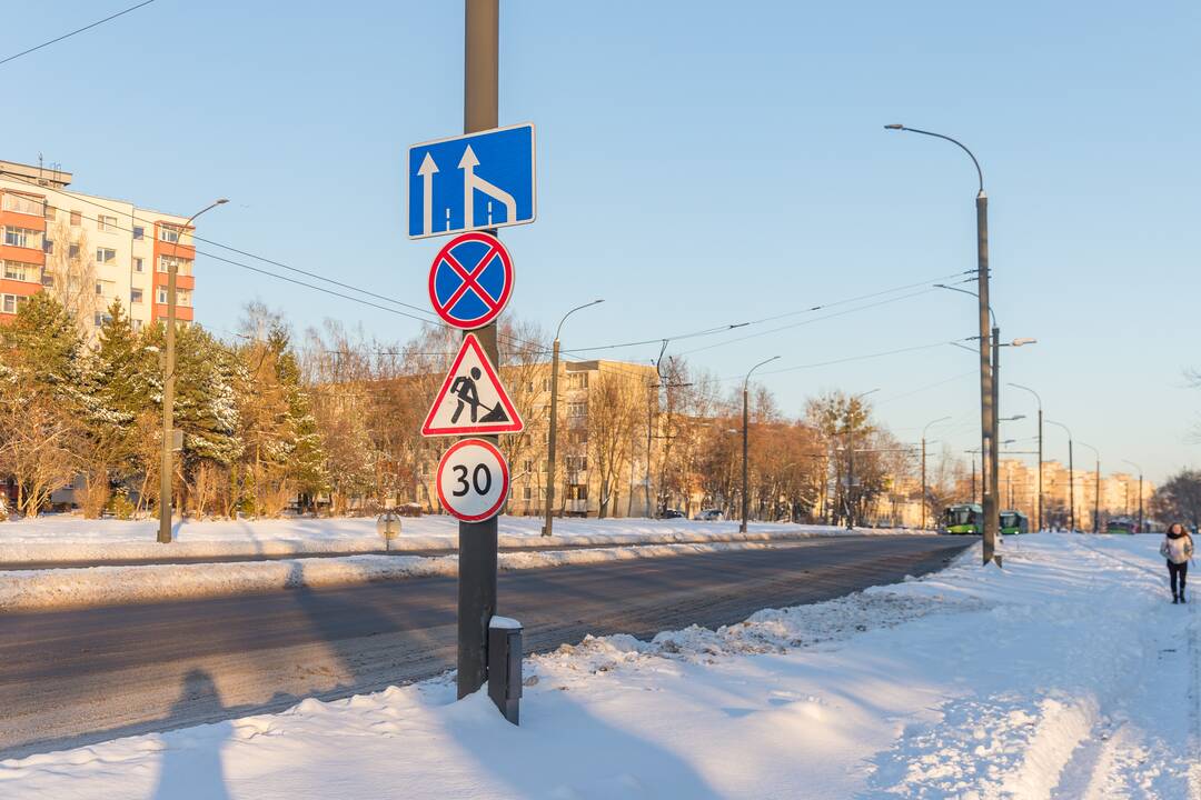 Patogiau: S. Žukausko ir P. Lukšio gatvių sankryžoje posūkiui į dešinę įrengta atskira eismo juosta.