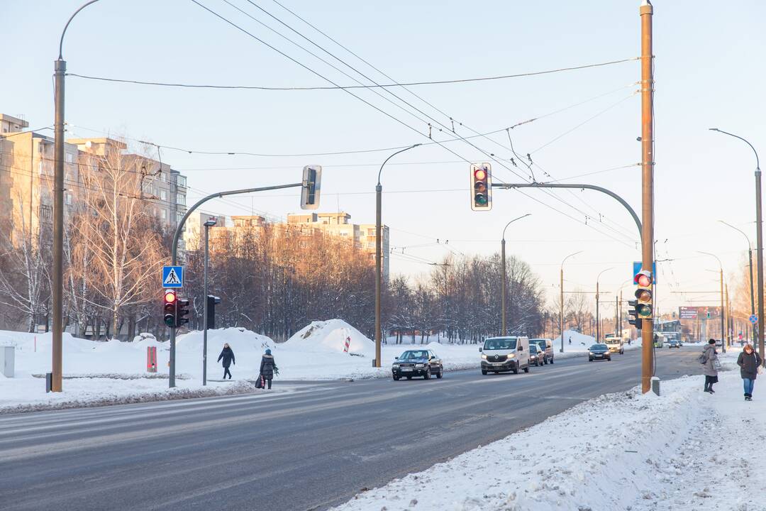 Patogiau: S. Žukausko ir P. Lukšio gatvių sankryžoje posūkiui į dešinę įrengta atskira eismo juosta.